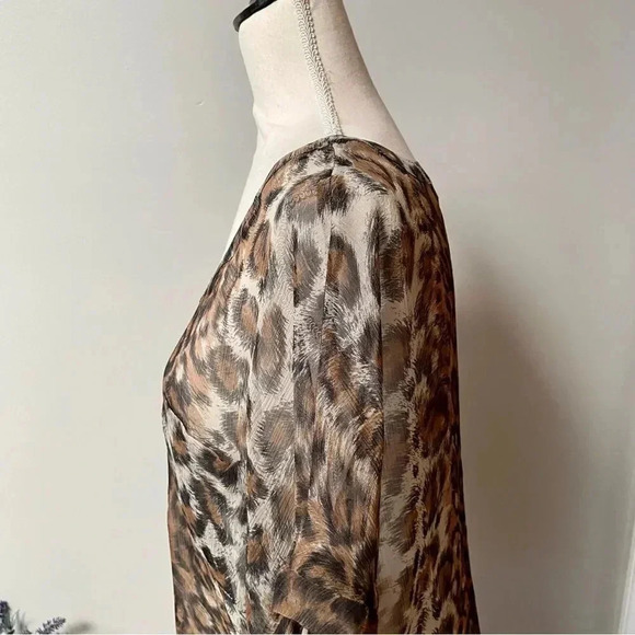 Joie Silk Leopard Print Sheer Blouse Top XS Animal Print Drop Shoulder Designer - Picture 5 of 13